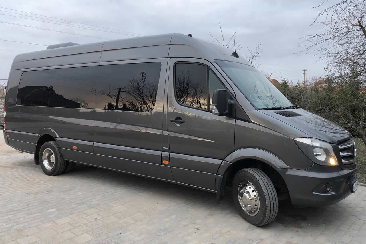 Автобус / групові перевезення 12–18–21 місце